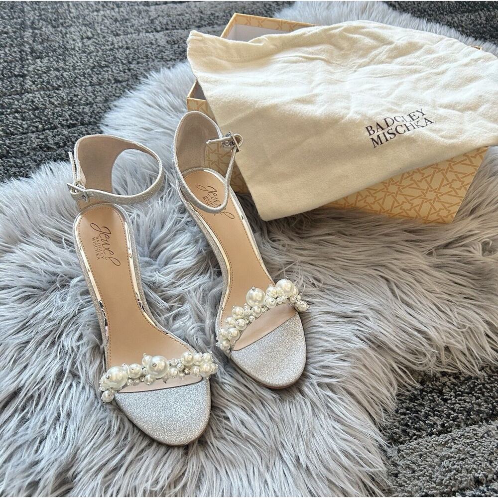 Jewel Badgley Mischka Pearls Silver Glitter Lassie Stiletto Size 8 JW4235 ($119)